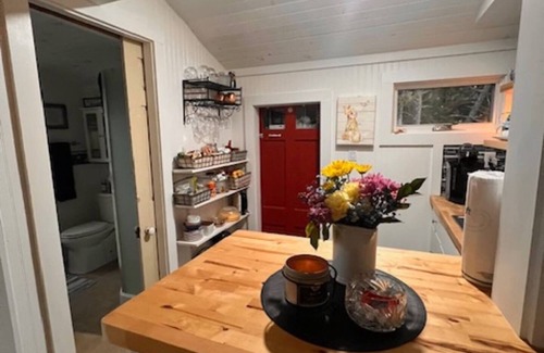 Harpswell Apartment | Don't miss this charming studio overlooking Quahog Bay in scenic Harpswell!