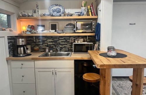 Harpswell Apartment | Don't miss this charming studio overlooking Quahog Bay in scenic Harpswell!