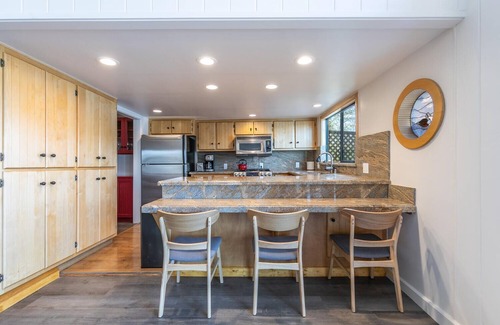 Truckee House | Donner Lakefront by Tahoe Getaways - 3 BR Lakefront w/Private Pier & Wrap Around Deck!