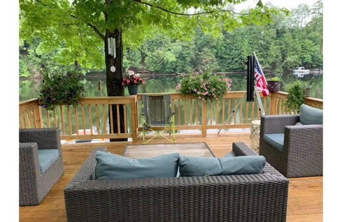 Lake Luzerne-Hadley Cottage | Donohue Riverview