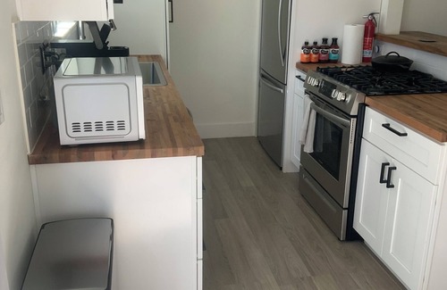 South Manchaca House | Don’t Mess With Texas! 3-Bedroom house in lovely South Austin with ice cold AC!