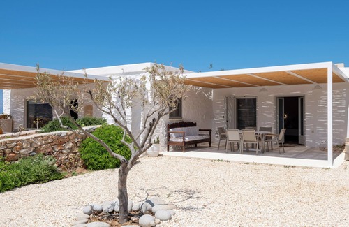 Parikia House | Donum Dei