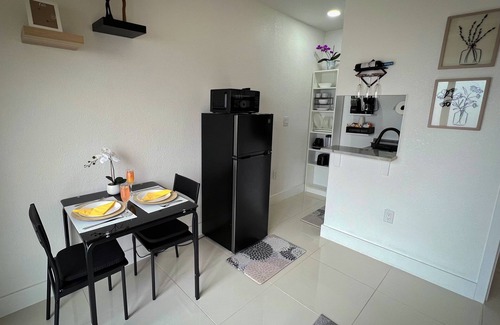 Florida City House | Door to the Keys Suite & Spa