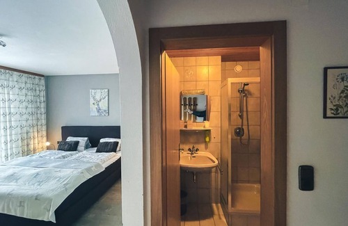 Millstatt Bed & Breakfast | Doppelzimmer 4, WC und Dusche Getrennt, Südbalkon - Hotel-gasthof Lammersdorf