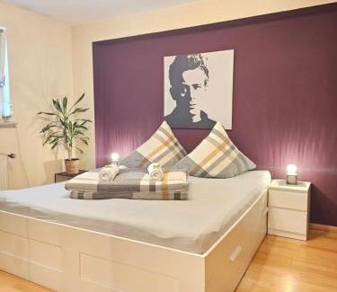 Zahringen House | Doppelzimmer 1 I geteiltes Bad & Küche I mit dem Zug nur 4 min bis zum Hauptbahnhof