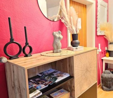 Zahringen House | Doppelzimmer 2 I geteiltes Bad & Küche I mit dem Zug nur 4 min bis zum Hauptbahnhof