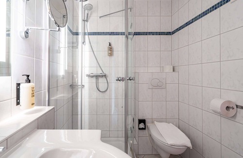 Breisgau-Hochschwarzwald District Apartment | Doppelzimmer M mit Dusche und WC