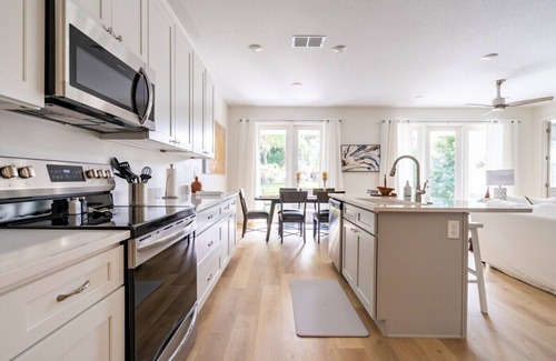 Mount Dora House | Dora's Heart: New 3BR | King Bed | Brand New