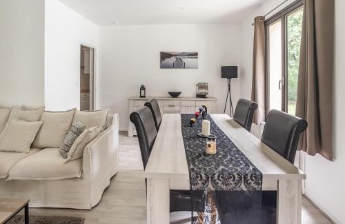 Villeneuve-sur-Lot House | Dordogne Poolside Escape