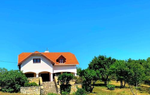 Vaszoly Villa | Dorono House