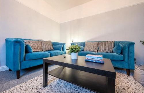 Newport Apartment | Dos Road - Street Parking - WIFI