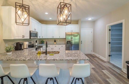 Dothan House | Dothan Getaway for Work or Play!