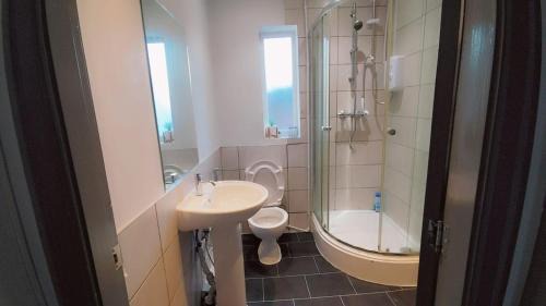 Eccles House | Double-Bedroom in the Heart of Eccles Manchester BH1 Perfect for Short Stays