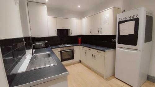 Eccles House | Double-Bedroom in the Heart of Eccles Manchester BH1 Perfect for Short Stays