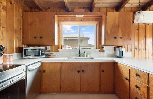 Freeland House | Double Bluff Beach & Deer Lagoon Whidbey Home