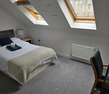 Dartford House | Double Cosy Bedroom in Central Dartford