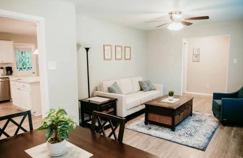 Jacksonville House | Double Diamond Rentals - Modern Home For Travelers