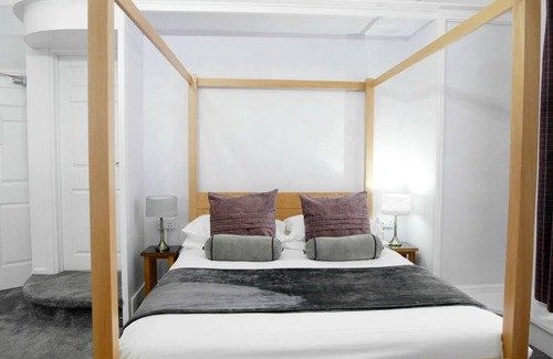 Mumbles Bed & Breakfast | Double Executive Room Ensuite@Norton House Hotel