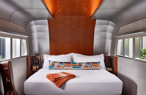 West Fens Hotel | Double King Trailer Retreat! Pool & Bar, Art Gallery Pop-Ups, Near Museums!