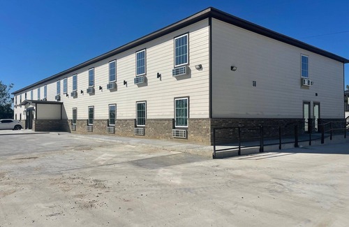 Sulphur House | Double Queen Bedroom with Kitchen