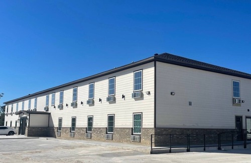 Sulphur House | Double Queen Bedroom with Kitchen