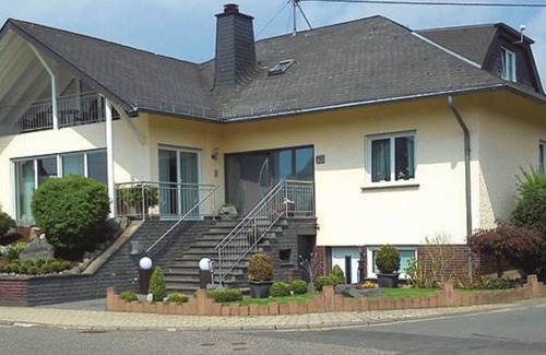 Anschau Apartment | Double Room (1. OG) - Apartment Family Schmitz