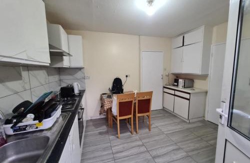 Hillingdon House | Double room available near Brunel University, Hillingdon Hospital, West drayton, Hayes, Uxbridge, Heathrow, Stockley park, Prologis Park