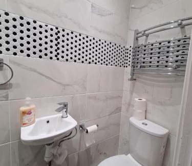 Hillingdon House | Double room available near Brunel University, Hillingdon Hospital, West drayton, Hayes, Uxbridge, Heathrow, Stockley park, Prologis Park