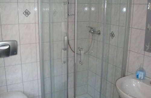 Bell Bed & Breakfast | Double room bath/shower/WC - Pension Gaß