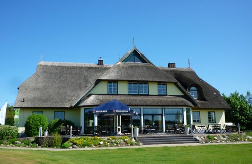 Rugen Island Apartment | Double room Cat. III - Double Room Golf-Centrum Schloss Karnitz