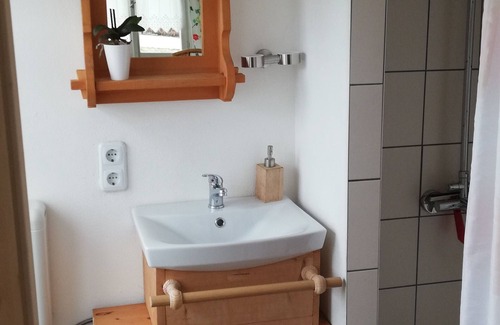 Rettenberg Resort | Double room-Classic-Private Bathroom-Countryside view-Klatschmohnzimmer