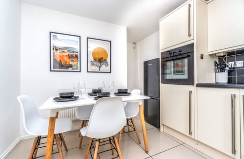 St. Dunstan's House | Double Room in Whitechapel