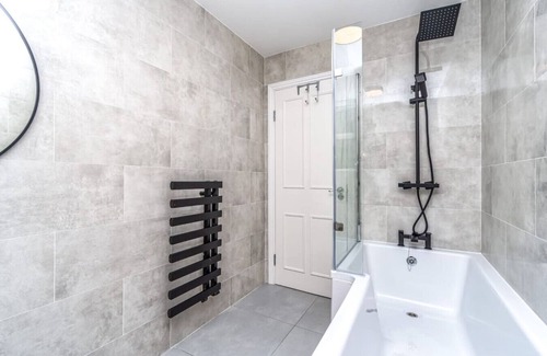St. Dunstan's House | Double Room in Whitechapel