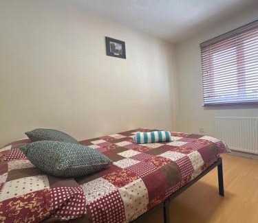 Custom House House | Double Room Near City Airport, London Excel in heart of London