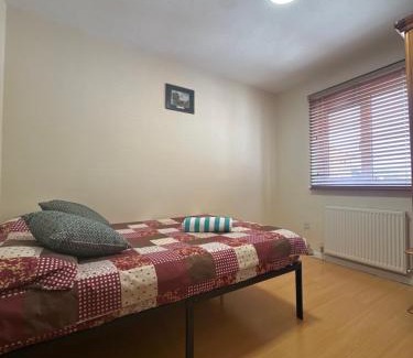 Custom House House | Double Room Near City Airport, London Excel in heart of London