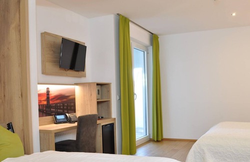 Neusiedl am See House | Double room with balcony, lake view, south/west side - Seehotel Herlinde