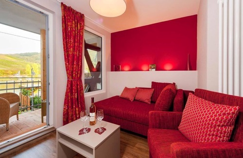 Senhals House | Double Room with Moselle View/Balcony - Hotel Weinhaus Halfenstube