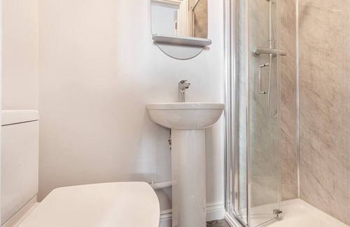 Grimley Apartment | Double Room with En-suite