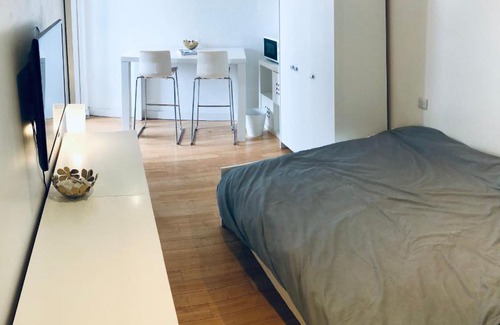 Haggerston House | Double Room with Private Balcony