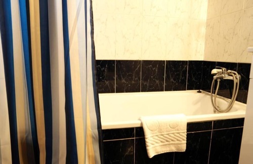 Ameijeira Cottage | Double Room with Private Bathroom