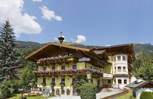 Dorfgastein House | Double room with shower, WC "Bernkogelblick" - Untermüllnergut, country hotel