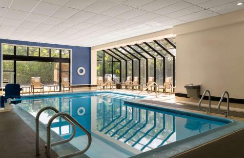 Windsor Locks Hotel | DoubleTree by Hilton Bradley International Airport