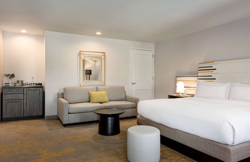 Campbell Hotel | Doubletree by Hilton Campbell - Pruneyard Plaza