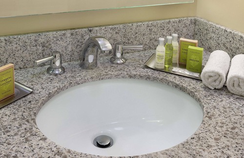 Hyannis Hotel | Doubletree by Hilton Cape Cod - Hyannis