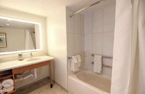 Clarksville Hotel | DoubleTree by Hilton Clarksville Riverview