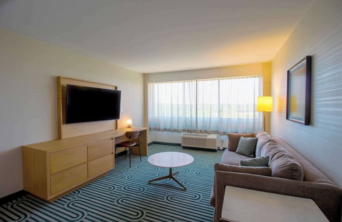 Clarksville Hotel | DoubleTree by Hilton Clarksville Riverview