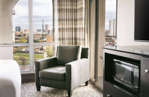 Dallas Design District Hotel | DoubleTree by Hilton Dallas - Market Center