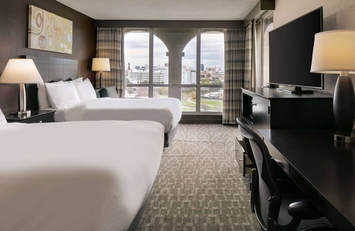Dallas Design District Hotel | DoubleTree by Hilton Dallas - Market Center