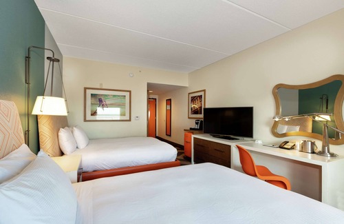 San Jacinto Hotel | DoubleTree by Hilton Hotel Galveston Beach