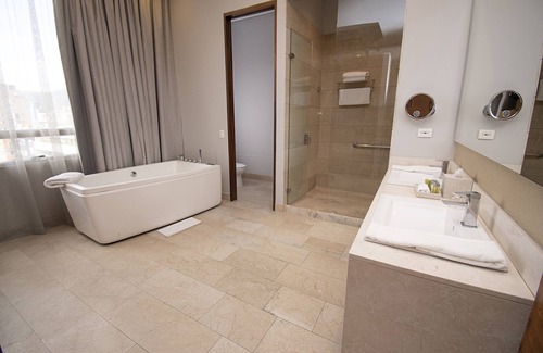 Chico Norte Hotel | DoubleTree by Hilton Hotel Bogotá - Parque 93